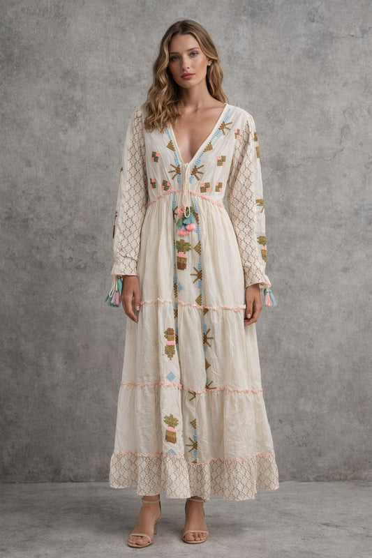 Maxi dress with long sleeves and embroidery